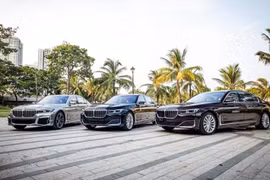 Nhà giàu vung tiền chơi xe sang, cuối năm lo ô tô khan hàng