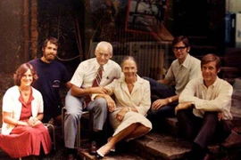 Gia tộc Walton giàu nhất thế giới và khối tài sản khổng lồ 201 tỷ USD