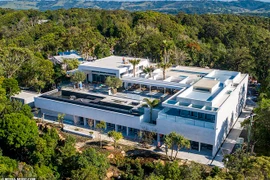 Cận cảnh biệt thự 20 triệu USD mà 'Thor' Chris Hemsworth dùng để tự cách ly