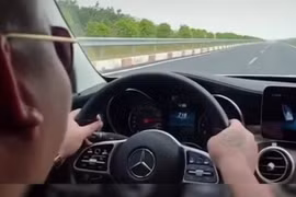 Clip tài xế chạy Mercesdes tốc độ 'bàn thờ' 234 km/h trên cao tốc Long Thành - Dầu Giây