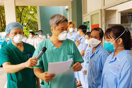 Thứ trưởng Bộ Y tế Nguyễn Trường Sơn tạm biệt Đà Nẵng, ra hỗ trợ Hải Dương chống dịch