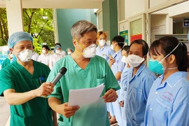 Thứ trưởng Bộ Y tế Nguyễn Trường Sơn tạm biệt Đà Nẵng, ra hỗ trợ Hải Dương chống dịch