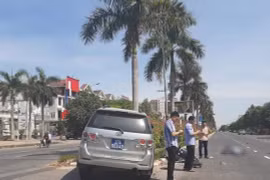 Xe biển xanh của Ủy ban Kiểm tra Tỉnh ủy va chạm xe máy điện, cô gái bị thương