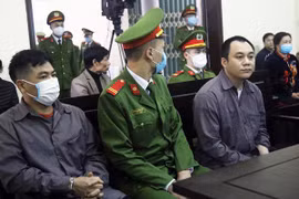 Vụ Innova đi lùi trên cao tốc 5 người chết: Tài xế container không nhận lỗi, lái xe Innova thú nhận uống rượu 