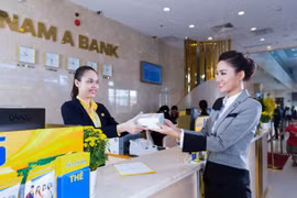 Lãi suất giảm tiền vẫn chạy mạnh vào ngân hàng