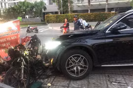 Xe Mercedes tông tài xế GrabBike tử vong, nữ tiếp viên hàng không bị thương nặng