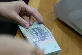 Gửi tiền để có lãi suất tiết kiệm ngân hàng nào cao nhất?