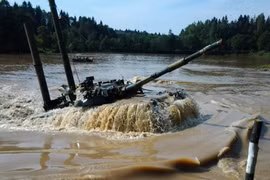 “Xe tăng bay” T-80 lội nước thế nào?