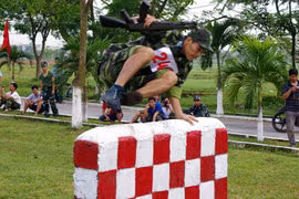 Xem lính phòng không – không quân thi đấu