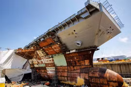 Cận cảnh quá trình đóng tàu chiến đắt nhất thế giới