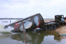 Xem Lữ đoàn 270 bắc cầu phao, xây hầm ngầm