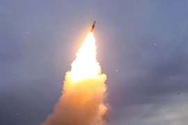 Trung Quốc tập trận với tên lửa S-300 “nhái”