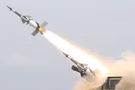 Mục kích dây chuyền lắp ráp tên lửa S-125 Việt Nam