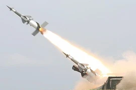 Mục kích dây chuyền lắp ráp tên lửa S-125 Việt Nam