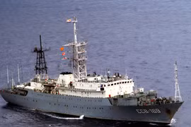Nga điều tàu tới Syria “do thám” chiến hạm Mỹ