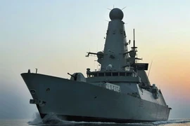 Anh điều siêu hạm phòng không tới chống Syria