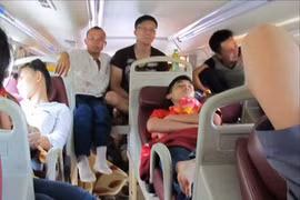 Chen chúc lên xe về quê nghỉ Quốc khánh