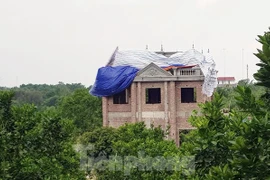 Cận cảnh biệt thự, nhà vườn trái phép lại 'mọc' trên đồi ở Ba Vì