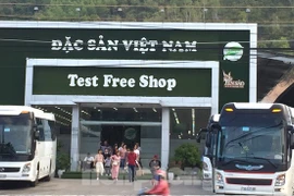 Cận cảnh chuỗi cửa hàng ở Nha Trang xây trái phép chuyên đón khách Trung Quốc