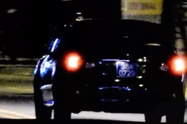 Xe biển xanh chở Bí thư Huyện ủy 'thông chốt' kiểm tra nồng độ cồn