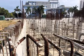 Quảng Ngãi: Chủ đầu tư đùn nhau việc đi vay, dự án bệnh viện 1100 tỷ chết đứng?