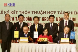 Đại diện lãnh đạo Tập đoàn T&T Group, Ngân hàng SHB và Vietnam Airlines ký thỏa thuận hợp tác chiến lược..