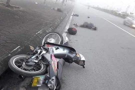 Hy hữu: Nam thanh niên ngã ra đường gây tai nạn, 2 người thương vong