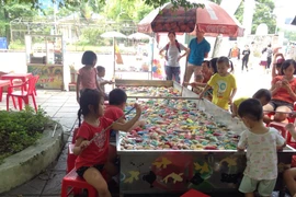 Nghỉ lễ Quốc khánh: Thời tiết đẹp, công viên Thủ đô tấp nập người vui chơi