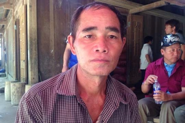 Công an xã hy sinh khi giúp dân chạy lũ: Vợ con khóc ngất trong đám tang