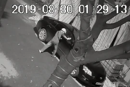 Ô tô trong KĐT Vân Canh bị trộm phá cửa kính, trộm cắp