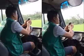 Thót tim tài xế xe buýt vừa dùng khuỷu tay lái xe băng băng vừa lướt điện thoại
