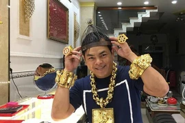 Em trai Phúc XO trữ “hàng nóng” đầy nhà: Mua ở đâu?