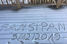 Cận cảnh băng tuyết phủ trắng đỉnh Fansipan