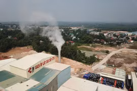 Cận cảnh kho chứa dầu thải của công ty gốm sứ Thanh Hà