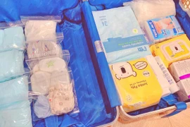 Bầu vượt mặt, Phương Mai vẫn đi giày siêu cao, diện áo khoe eo