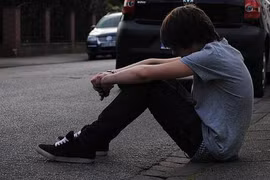 Từng bị rủa là “đứa con hoang”, giờ nhà nội vật nài gọi về... chia của