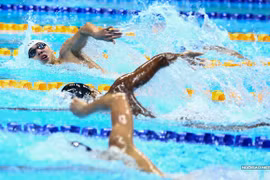 Huy Hoàng khoe cơ bắp sau khi phá kỷ lục SEA Games