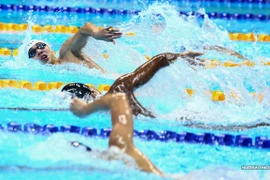 Huy Hoàng khoe cơ bắp sau khi phá kỷ lục SEA Games