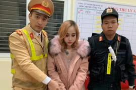 Hot girl Quảng Ninh 20 tuổi giấu ma túy sau ốp lưng điện thoại