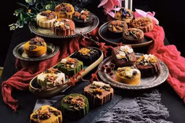 Bánh Trung thu nghệ thuật đẹp lung linh, bán cả nghìn chiếc mỗi ngày