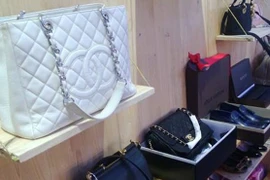 “Hốt bạc” nhờ buôn hàng hiệu cũ