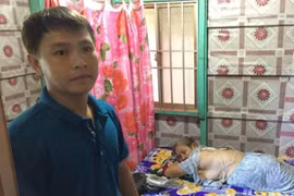 Bác sĩ "dỏm" làm giả giấy tờ, chữa bệnh theo Internet suốt 2 năm trời 