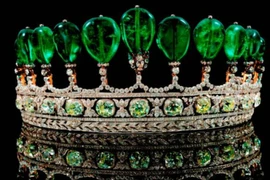 Trọn bộ trang sức đắt kỷ lục thế giới