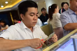 Diễn biến "lạ" trên thị trường vàng, vàng 9999 đắt hơn SJC