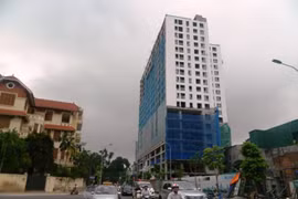 Soi lại sai phạm của cao ốc 8B Lê Trực đang bị cưỡng chế