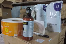 Vạch mặt kho mỹ phẩm khủng nhập lậu ở Hà Nội