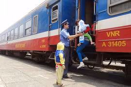 Giá vé tàu Tết 2019 ở đâu so với vé máy bay?