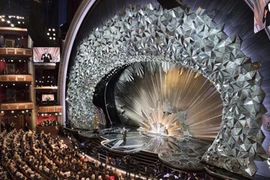 Choáng ngợp sân khấu đính 45 triệu viên pha lê để trao giải Oscar
