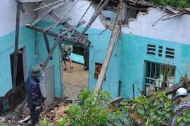 Hơn 10 ôtô bị chôn vùi vì lở đất ở Quảng Ninh