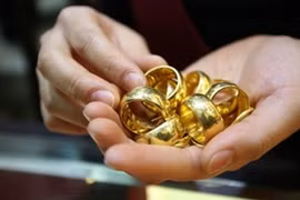 Vàng giả Trung Quốc tuồn vào Việt Nam lừa cả tiệm vàng